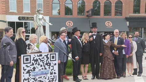 Illinois city unveils life.